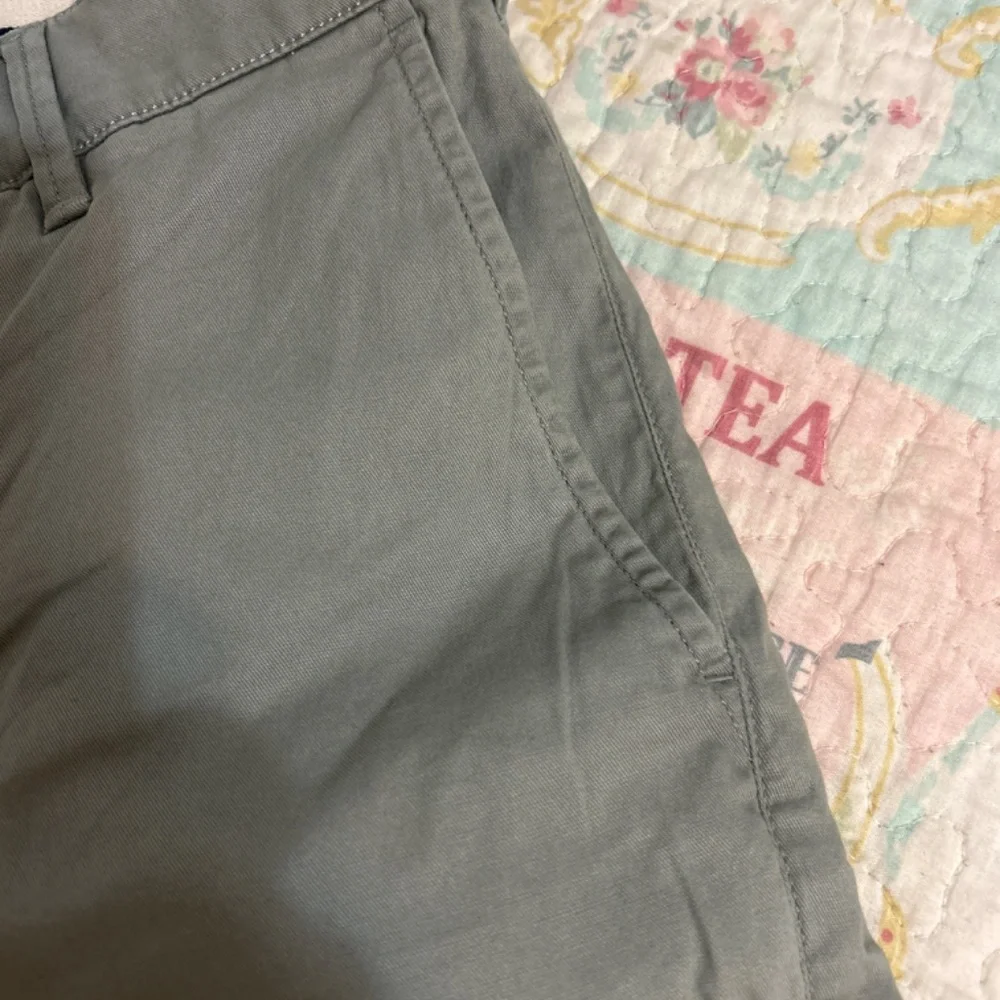 NWOT Faherty Island life chino shorts in grey 29” waist shorts with 5” inseam.